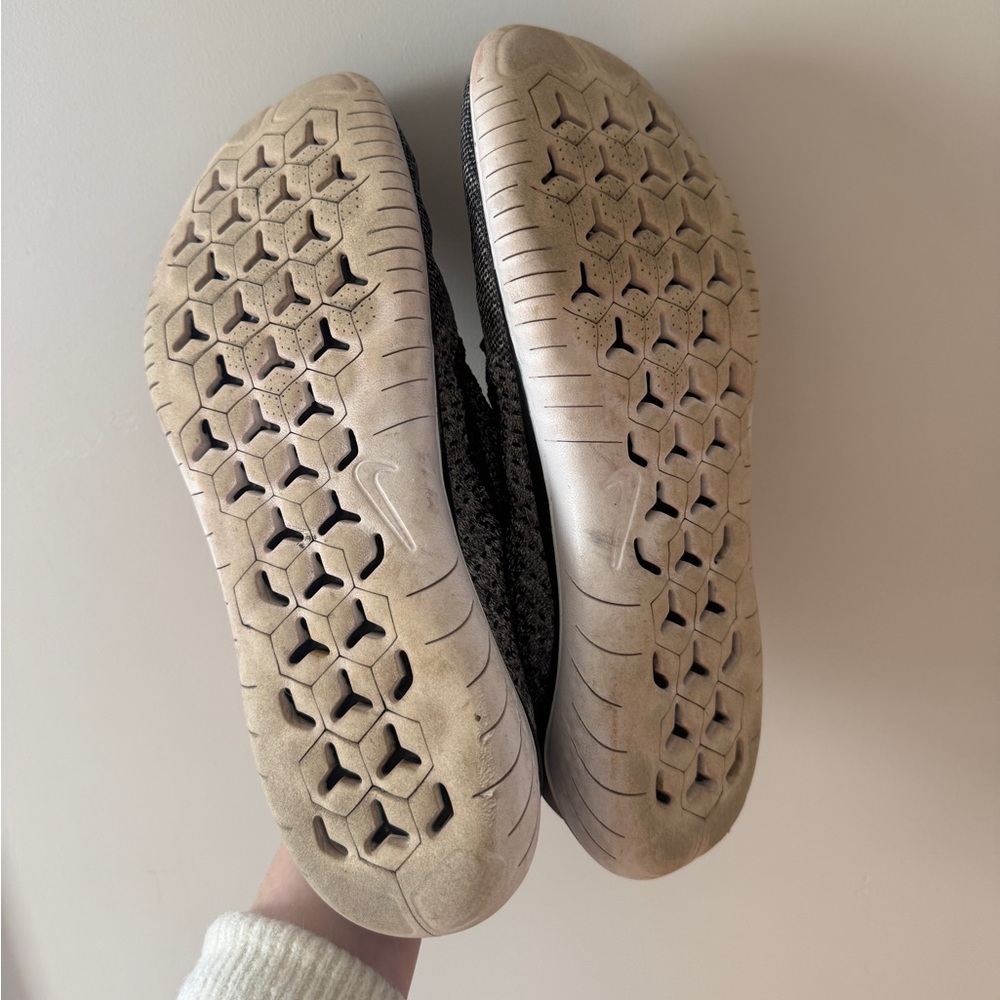 Women’s Nike Free Running Shoes - Picture 2 of 4